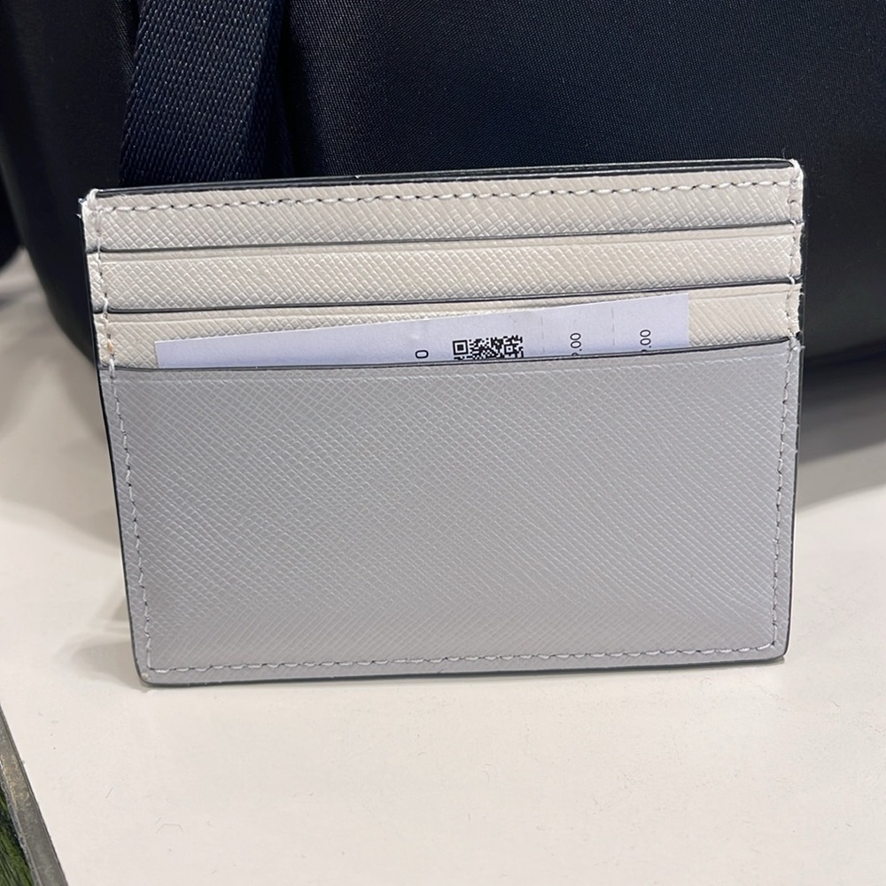 Kate Spade Madison Small Slim Card Holder
Platinum Grey Multi
NWT - Picture 5 of 16